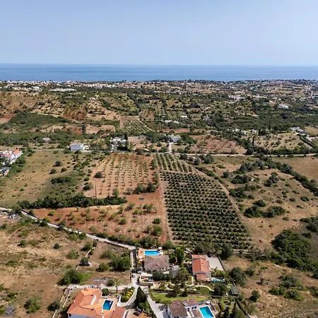 Lumineuse Avec Grande Piscine Pres D'albufeira - Pt-1-42 فيلة *